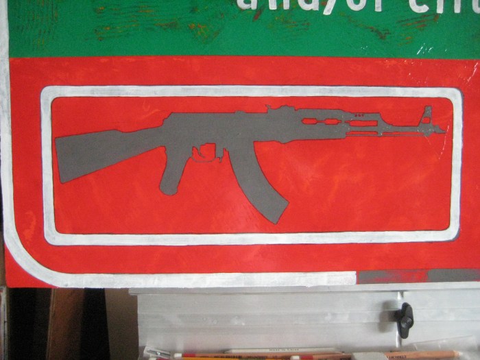 Detail of the AK. I also left this grey, not because I wanted to make it look more metallic, but because the grey made it seem more menacing. 